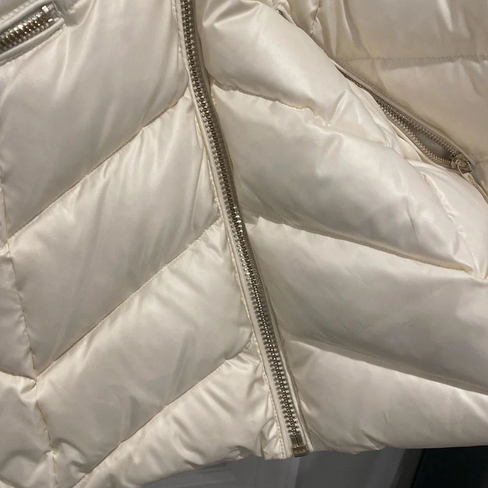 Michael Kors White Cream Mid Size Puffer Jacket With Faux Fur Hood - Picture 7 of 11